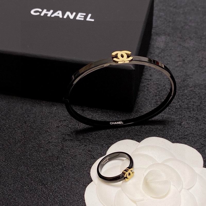 Chanel Suits 04yxs49